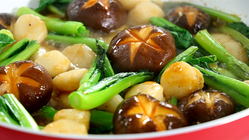 Cải ngồng xào nấm hương trong suất ăn văn phòng