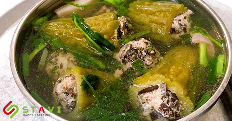 Canh khổ qua nhồi thịt dinh dưỡng trong thực đơn suất ăn văn phòng