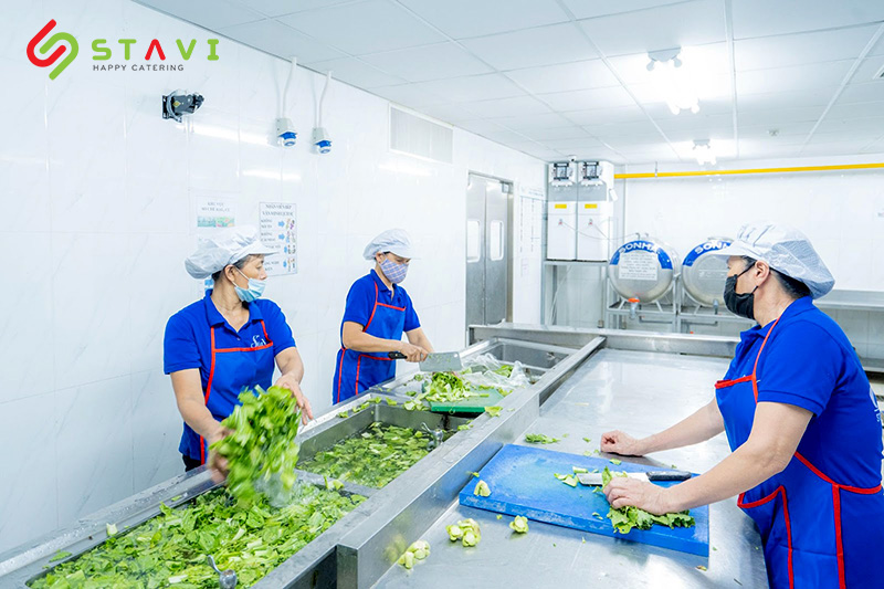 Khu sơ chế riêng biệt đối với suất ăn trường học