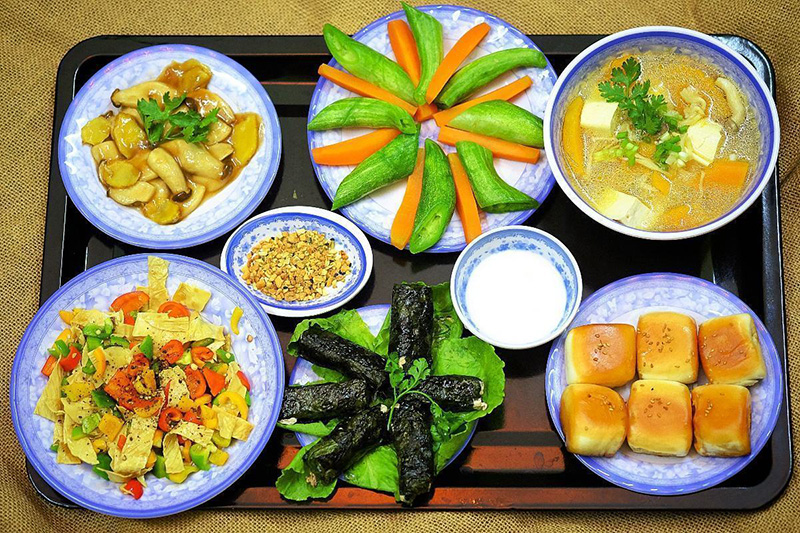 Suất ăn công nghiệp toàn những món chay thơm ngon