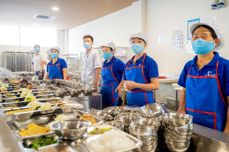 suất ăn công nghiệp tại Hải Phòng còn giúp tiết kiệm chi phí và thời gian