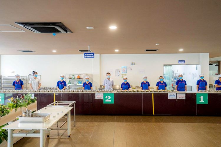 Đội ngũ ngũ hoàng phục vụ tận tình chu đáo