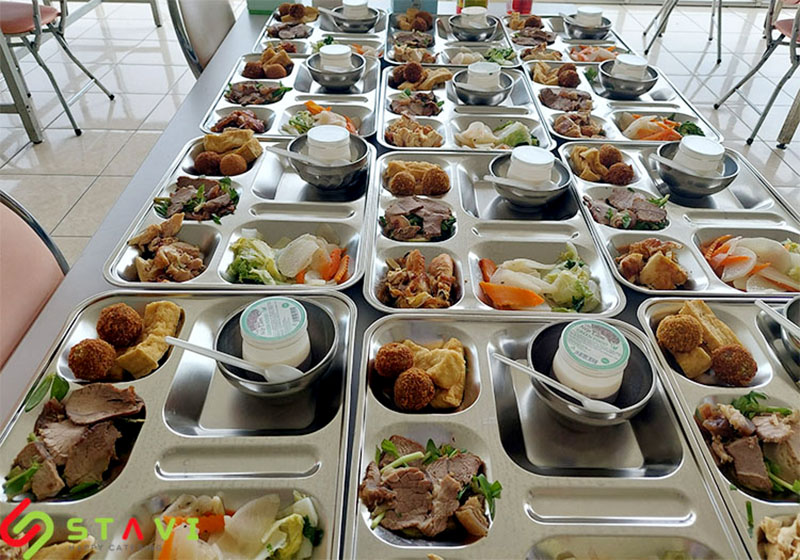 Thực đơn Suất ăn văn phòng STAVI với món ăn phong phú