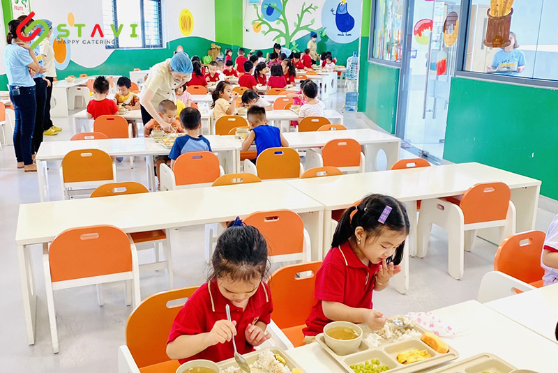 Suất ăn trường học cung cấp đầy đủ tinh bột