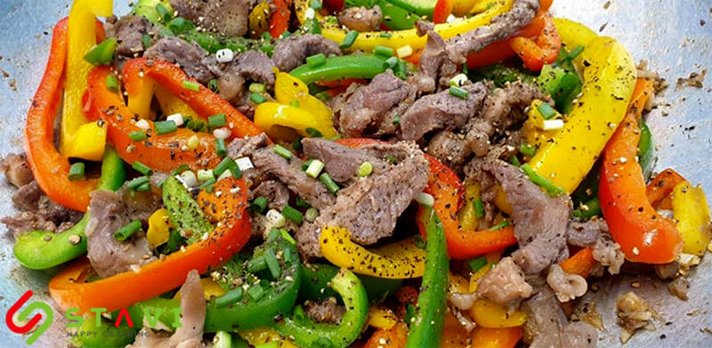 Bò xào ớt chuông đậm vị thơm ngon không thể thiếu trong suất ăn văn phòng