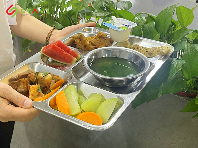 Suất ăn công nghiệp STAVI đầy đủ dưỡng chất, đảm bảo sức khỏe