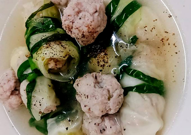 Món canh cải bắp cuộn thịt