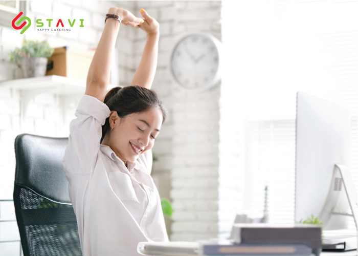 Cơm trưa tại văn phòng sẽ giúp nhân viên có nhiều thời gian nghỉ trưa