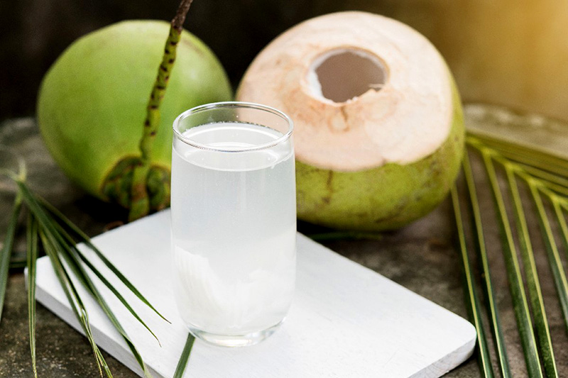 Nước dừa trong suất ăn văn phòng