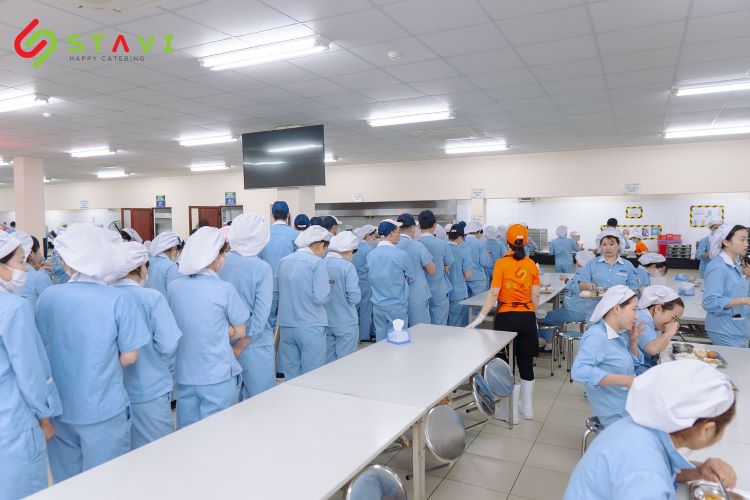 Quy trình quản lý suất ăn công nghiệp cần làm đồng bộ