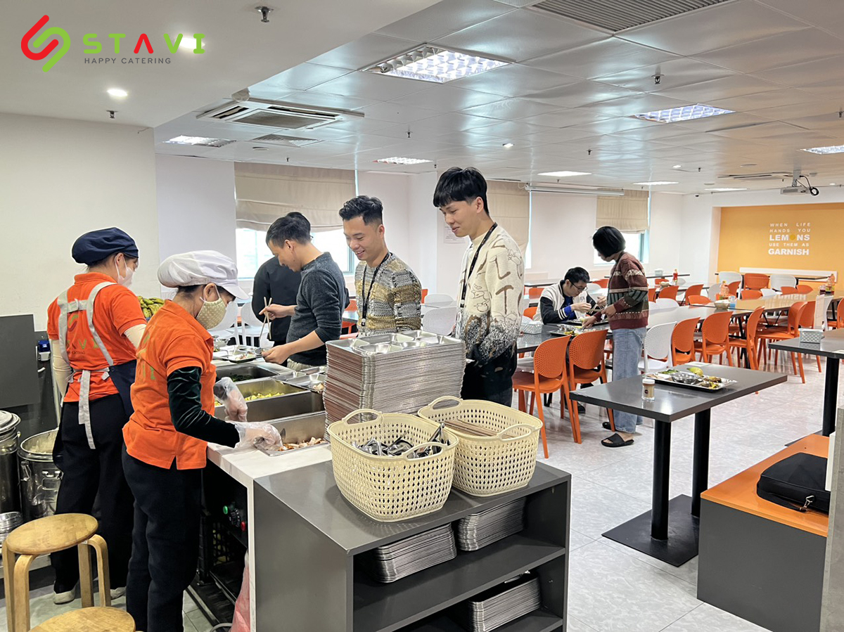Suất ăn công nghiệp Stavi luôn đúng giờ và bảo quản đúng quy cách